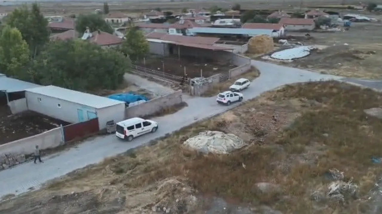 Depo kılığına sokulan alanda 35 kök kenevir ve silah ele geçirildi