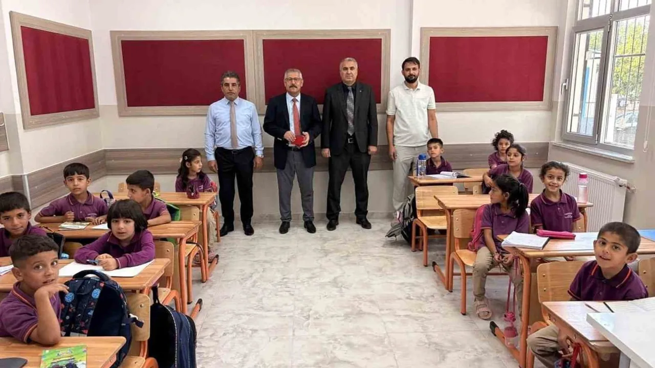 Depremin yaralarını saran okul: Küçüklü İlkokulu yeni binasında eğitime başladı