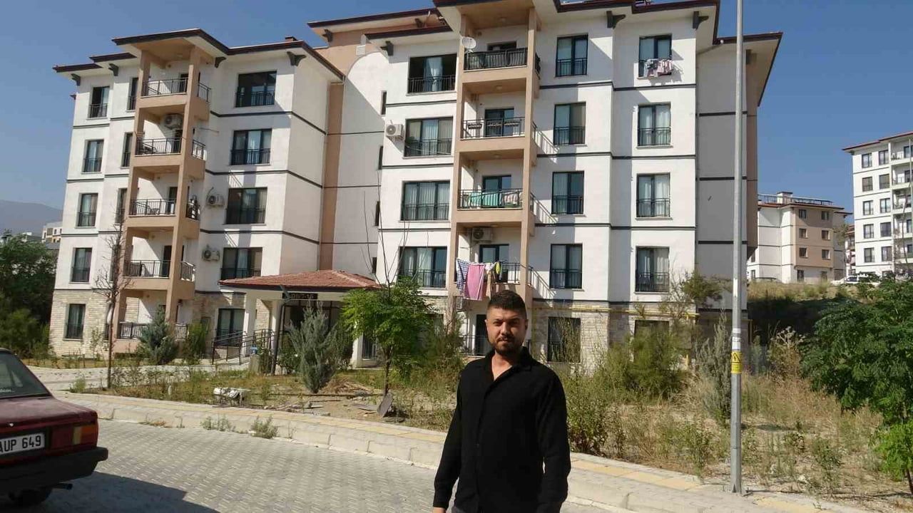 Depremzede 1 milyon lira ödedi, aynı daire 6 kişiye daha satıldı iddiası