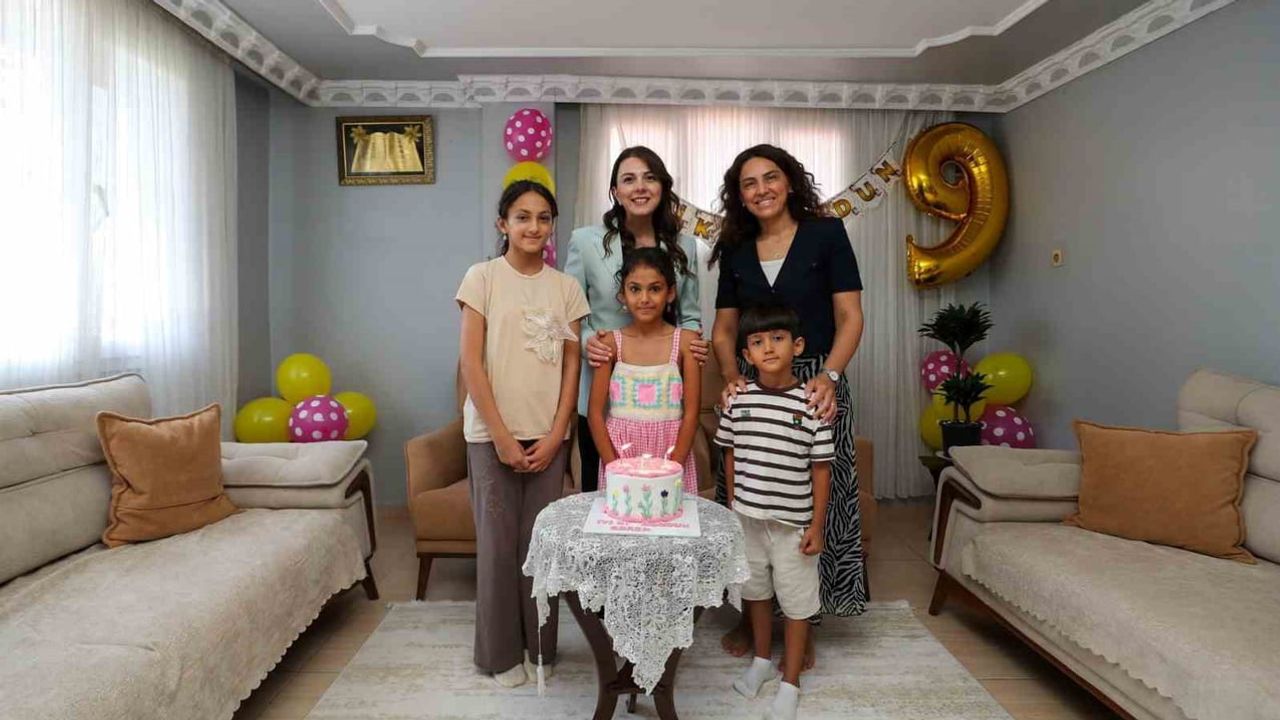 Depremzede çocukların yüzünü güldüren ziyaret: Yüreğimizdeki Işık Projesi ile doğum günü kutlaması