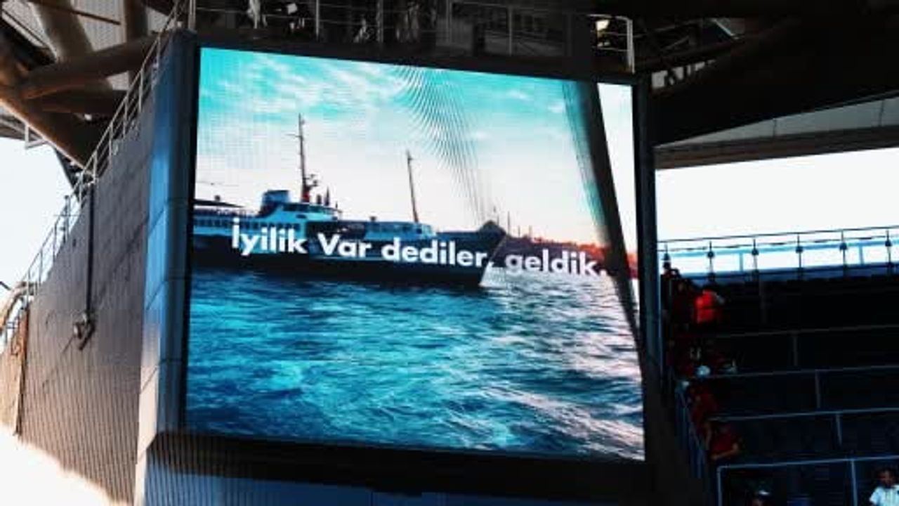 Derbi sahnesinde gönüllülük: İyilik Var platformu taraftarla buluştu