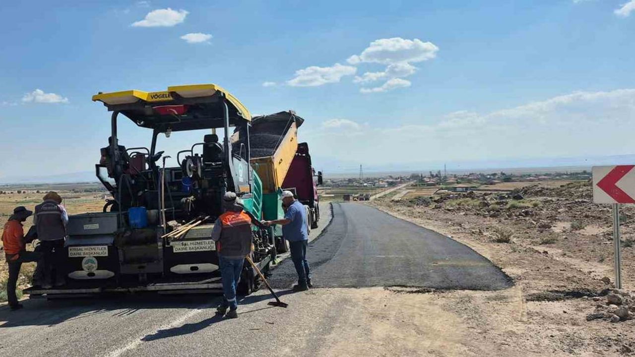 develi'de kırsal yollara sıcak asfaltla ulaşım konforu artırılıyor