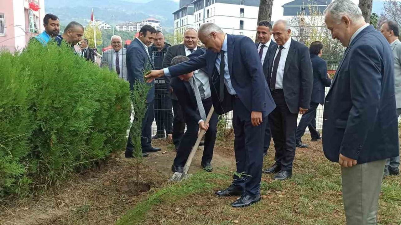 Devrek'te Misak-ı Milli İlkokulu'nda birlik temasıyla ilköğretim haftası kutlandı