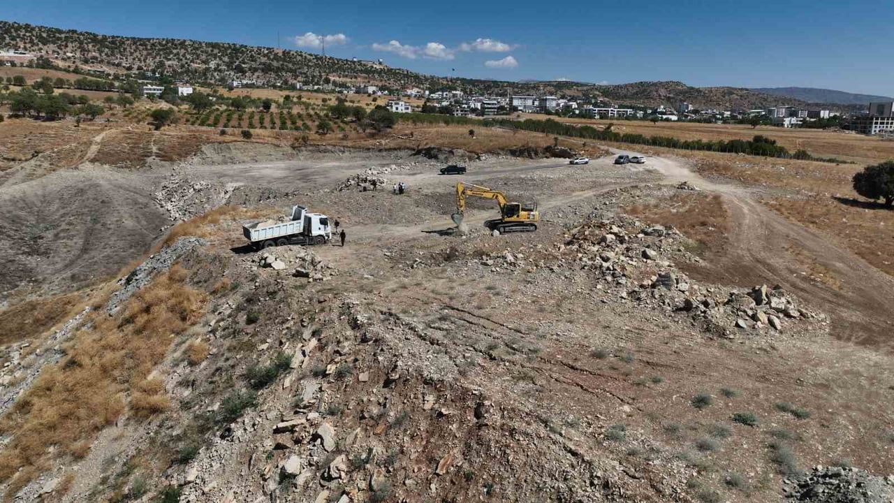 Dicle’de 15 yıllık çöp sahası rehabilite edilip parka dönüştürülüyor