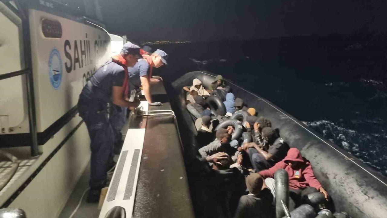 Didim açıklarında lastik botta 22 düzensiz göçmen yakalandı