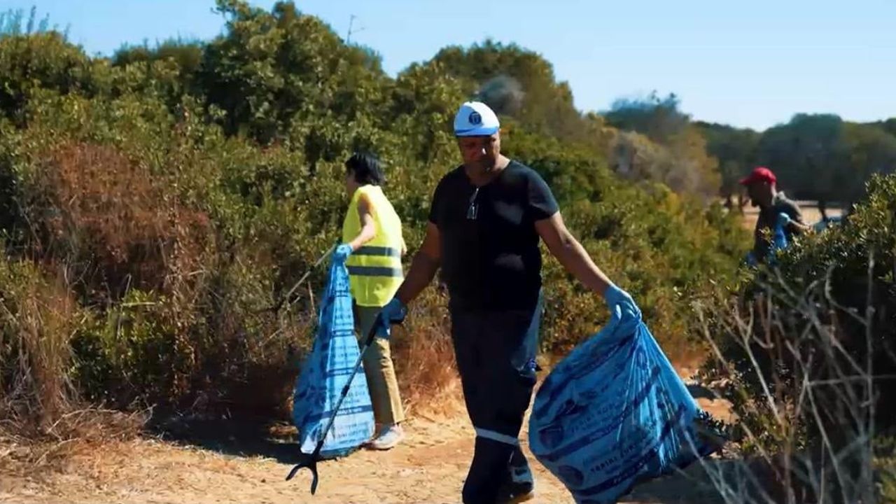 Didim'de Kulakçı Koyu ortak çabayla temizlendi