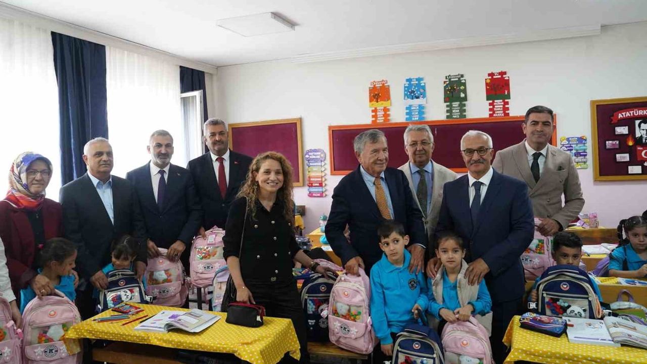 Dilovası'nda bin öğrenciye çanta ve umut: Çolakoğlu Metalurji'nin eğitim hamlesi