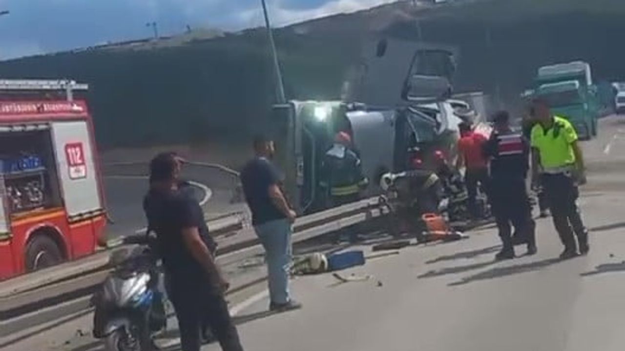 Dilovası rampasında kontrol kaybı: beton mikseri refüje devrildi