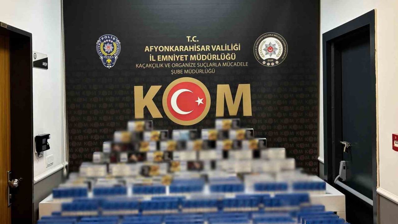 Dinar'da baskında 12 bin 400 makaron ve bin paket kaçak sigara yakalandı