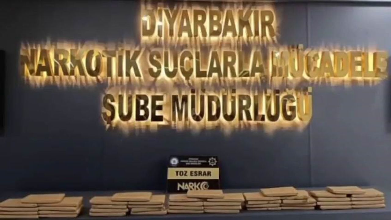 Diyarbakır'da araçta gizlenmiş 46 parça: 14 kilo 420 gram esrar ele geçirildi