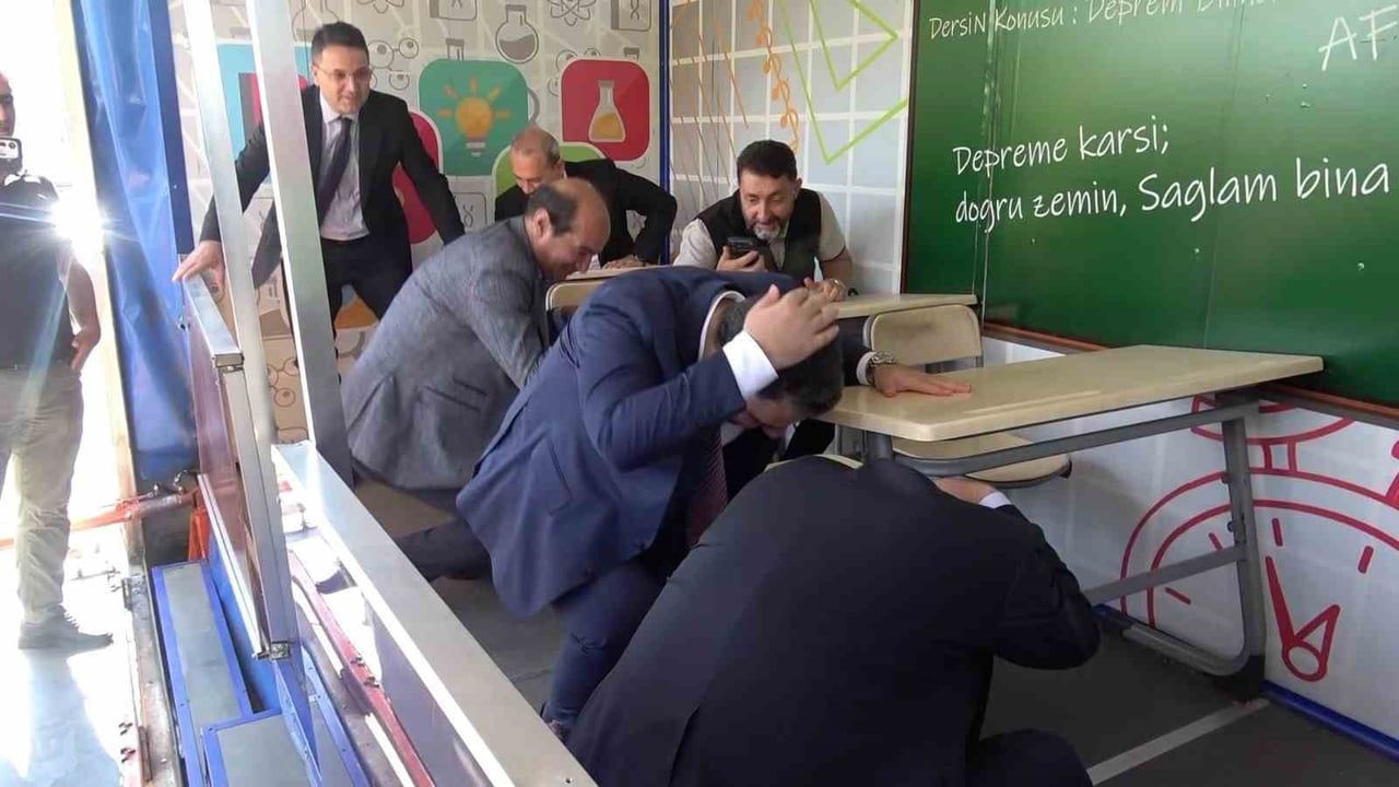 Diyarbakır'da bilim şenliğinde tatbikat sonrası gerçek sarsıntı yaşandı