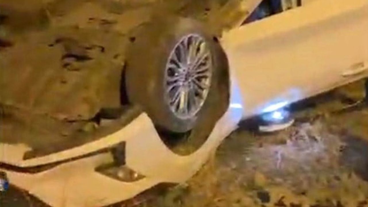 Diyarbakır Sur'da takla atan otomobilin sürücüsü yaralandı