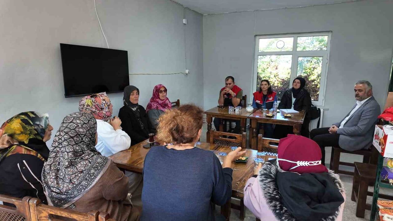 Doğanlı köyünde üreticilere kapsamlı tarım bilgilendirmesi