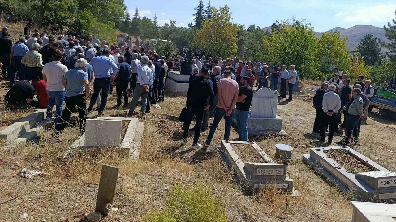 Doğanşehir'de trafik kazasında hayatını kaybeden sağlık çalışanı uğurlandı
