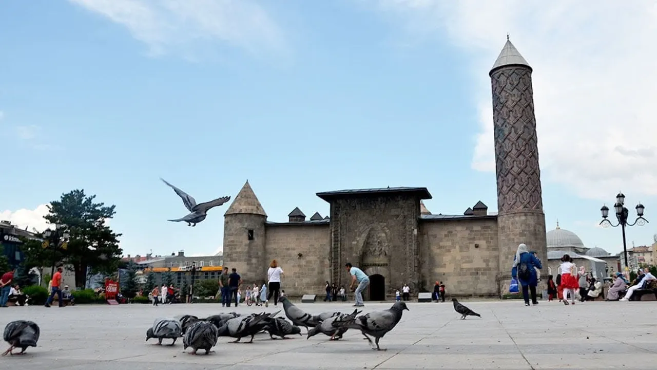 Doğu Anadolu'da öğleden sonra Erzurum ve çevre illere sağanak uyarısı