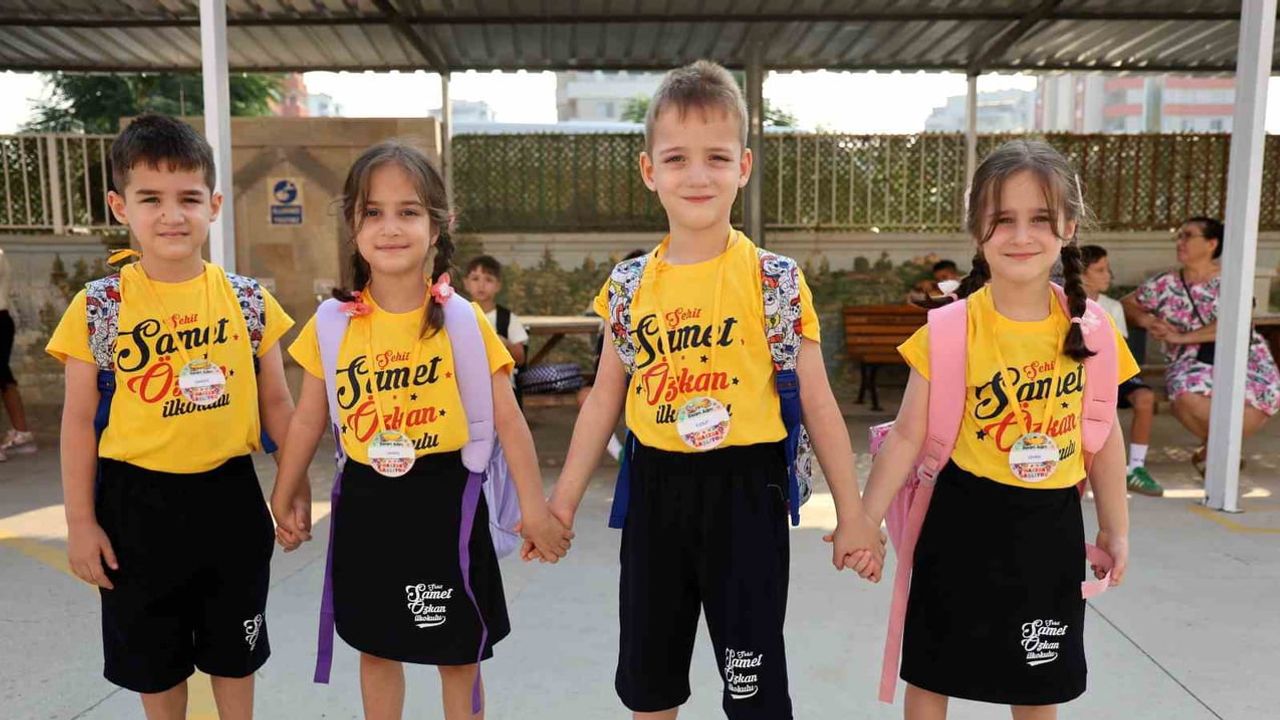 Dördüzlerin ilk ders zili: Sabahat Sarıgül'ün 7 yıllık özlemi sınıfa taşındı