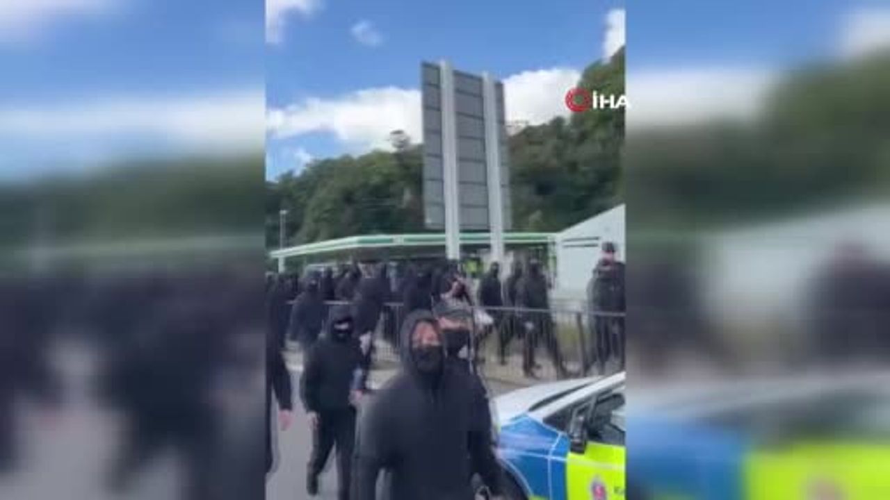Dover'da 'botları durdurun' eylemi liman bağlantılarını kilitledi