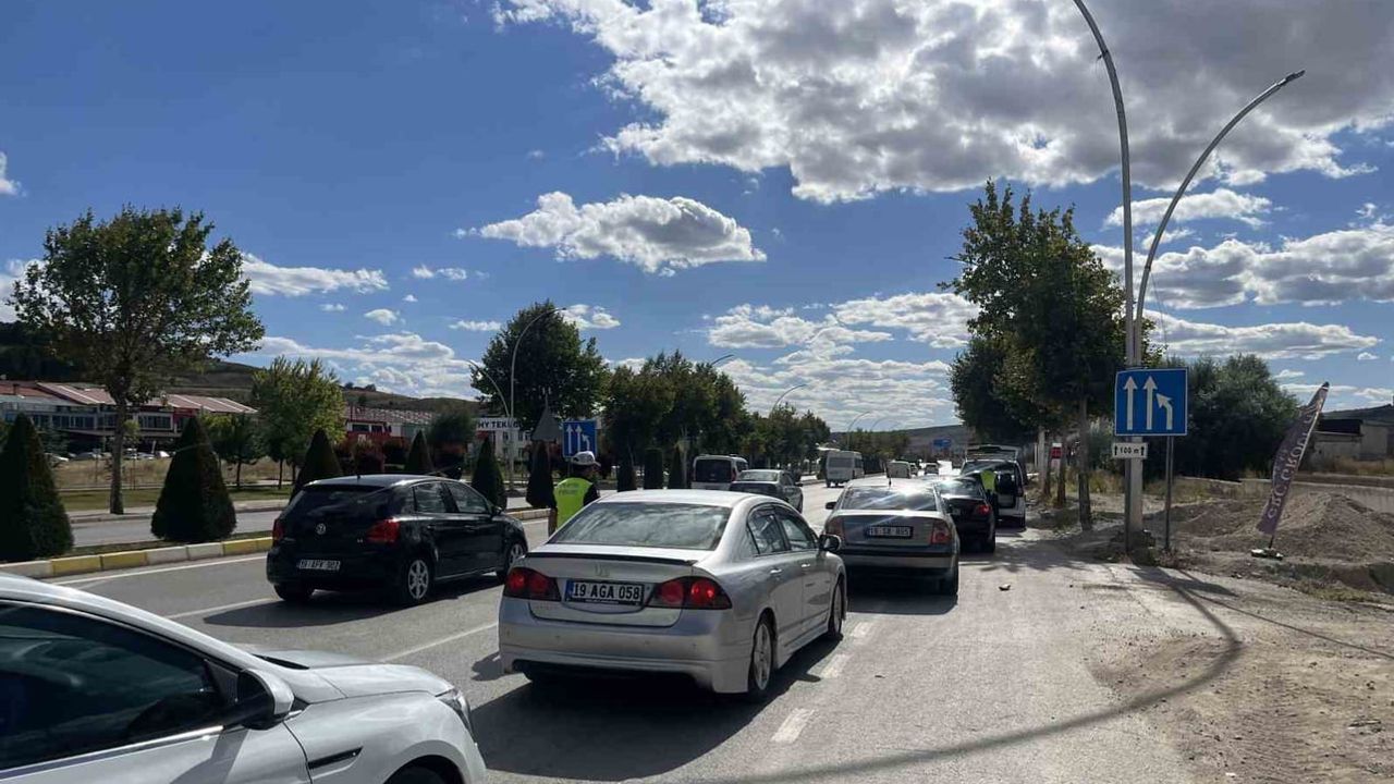 Dronla yapılan denetimde Çorum'da 20 sürücüye kırmızı ışık cezası