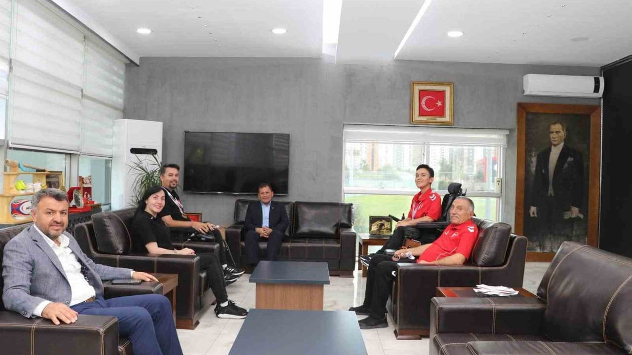 Dünya rekoru kıran kayserili boccia sporcuları Kabakcı’yı ziyaret etti