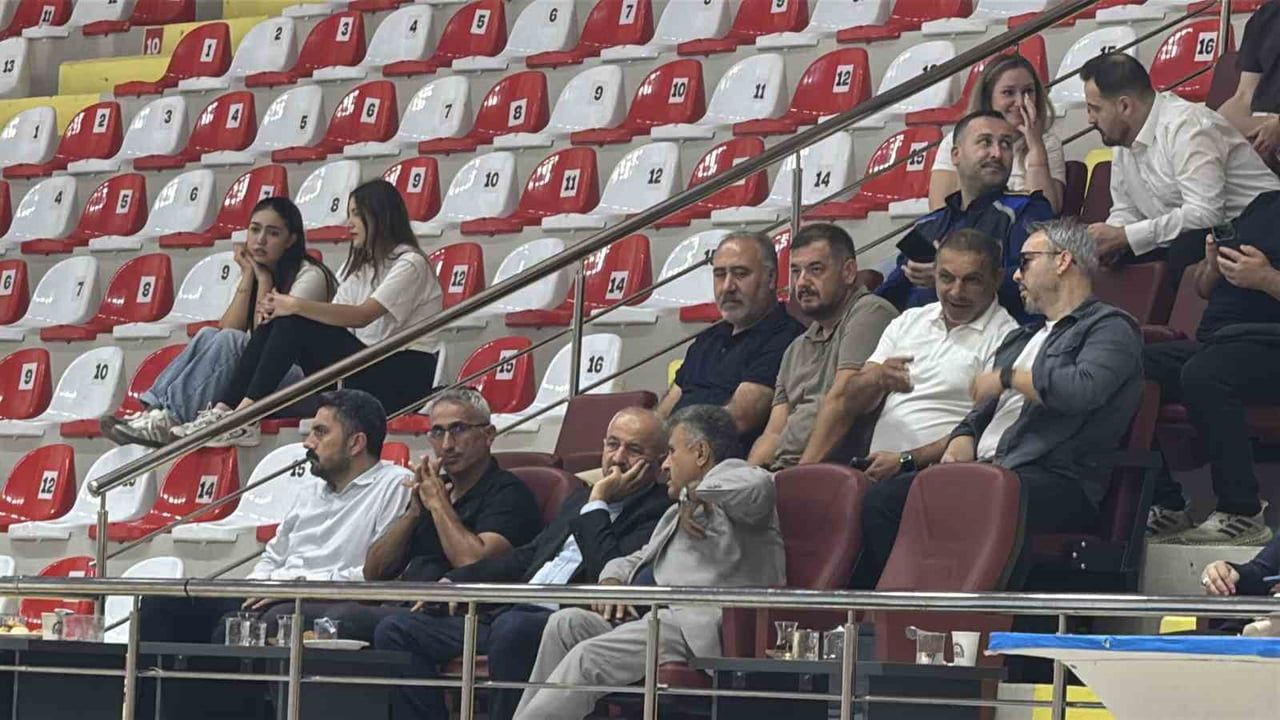 Dursun Ali Arslan anısına voleybolda dostluk ve hazırlık maçları