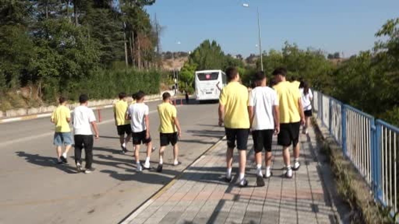 Dursunbeyli gençlerin denizle tanışma günü Gömeç'te