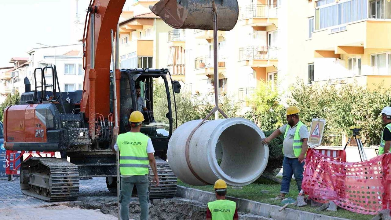 Dutlulu Soma ve Akhisar'da altyapı yatırımlarını ve yeni asfalt tesisini inceledi