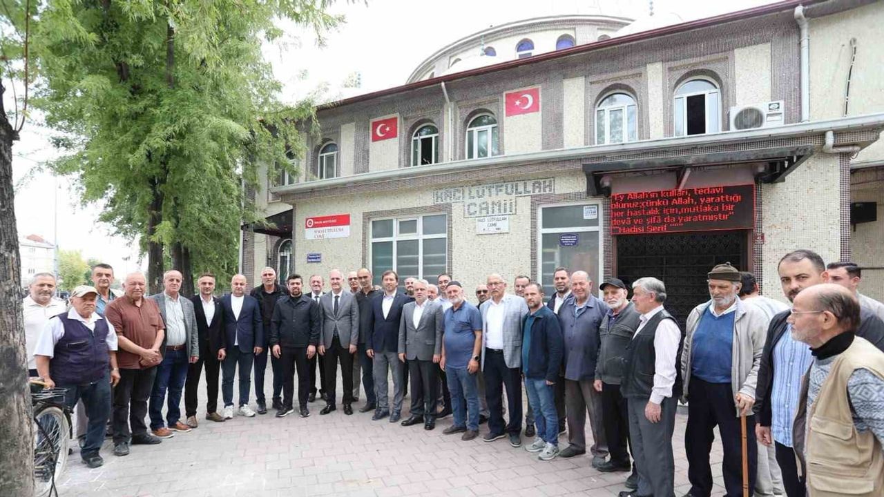 Duvarlar yıkıldı, Hacı Lütfullah camii mahalleyle bütünleşti