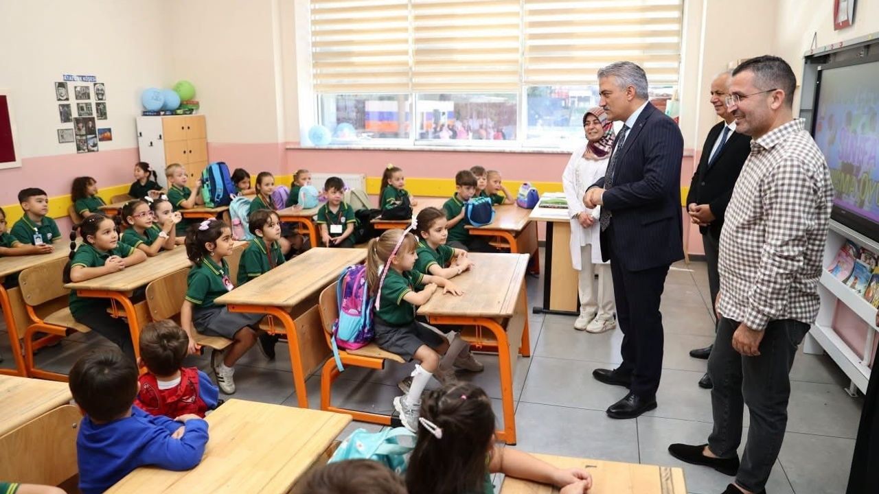 Düzce'de 2026-2027 eğitim yılı hazırlıkları masaya yatırıldı, uyum haftasında öğrencilerle buluştu