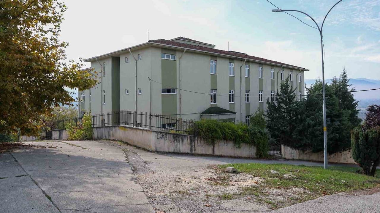 Düzce'de atıl eski sağlık meslek lisesi huzurevine dönüşecek