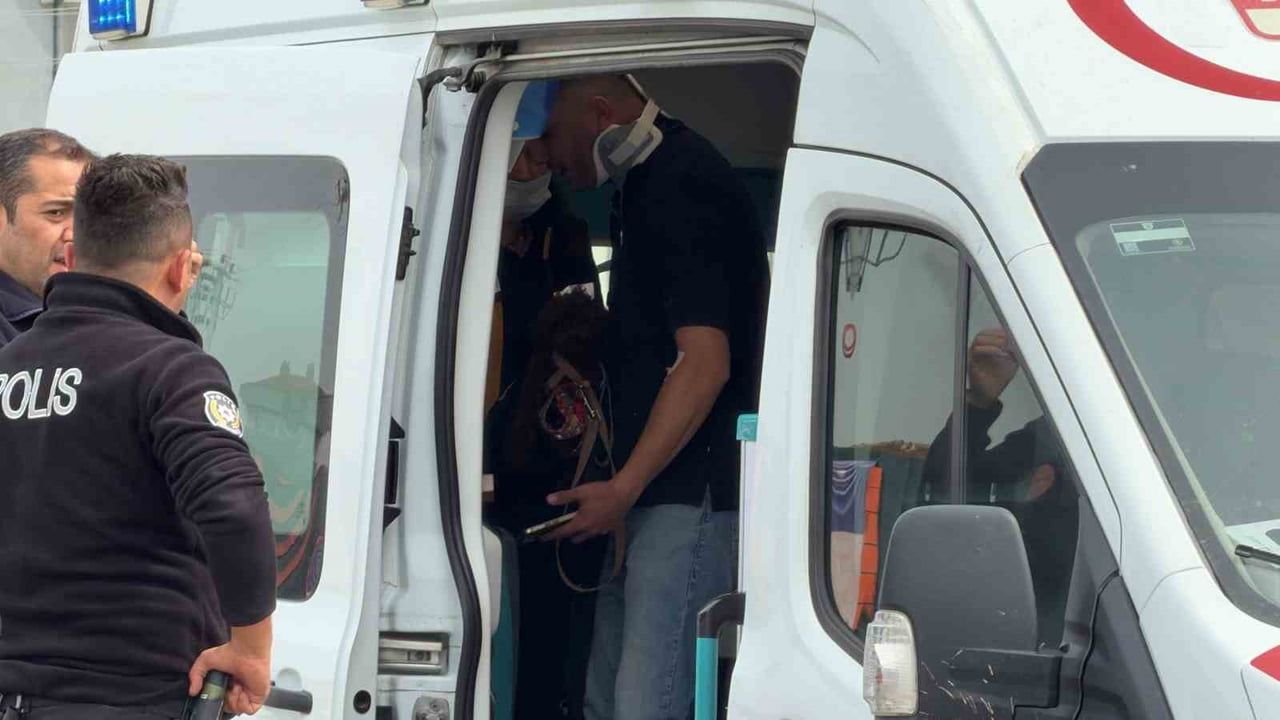 Düzce'de kavşakta çarpışma: iki kişi ağır, üç yaralı