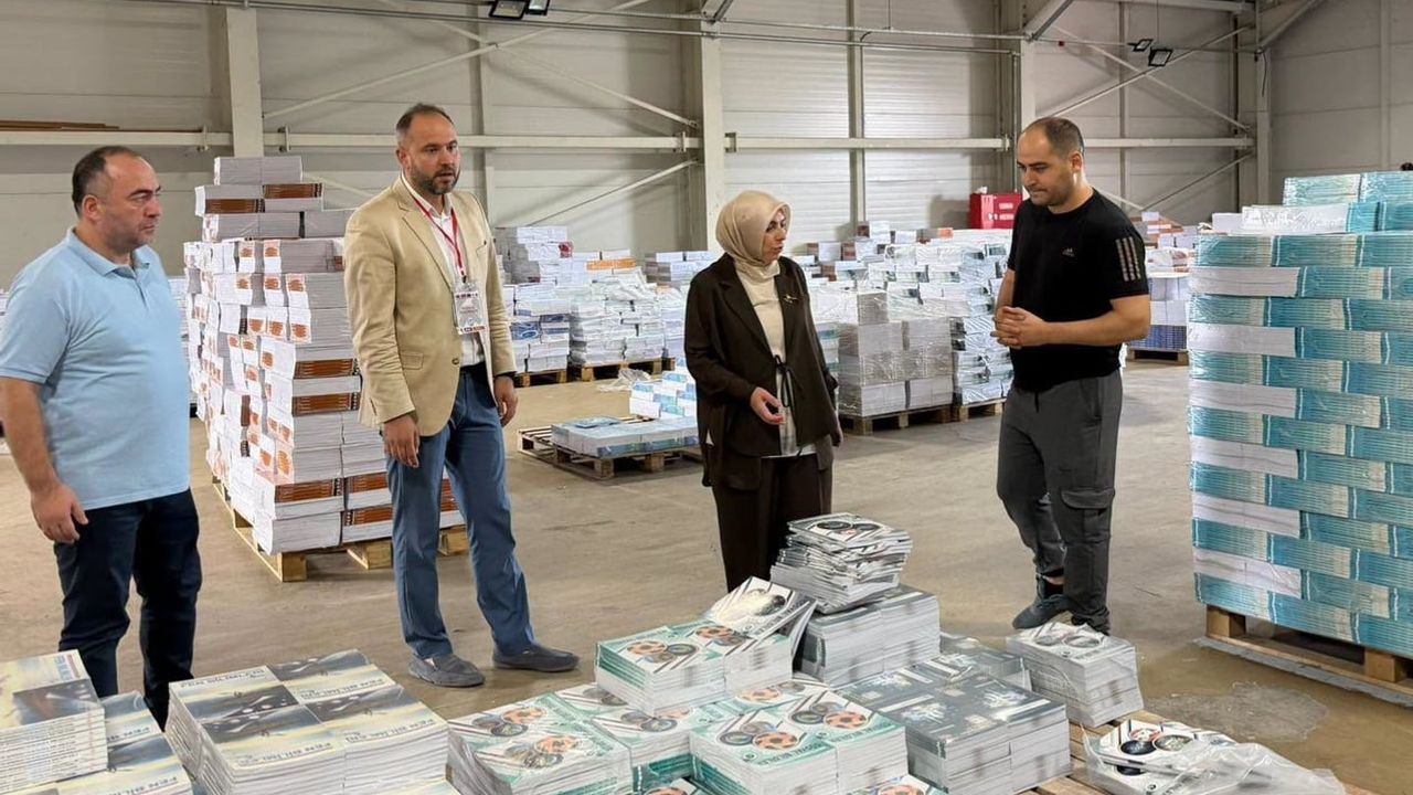 Düzce'de kitap sevkiyatında son hazırlıklar depoda incelendi