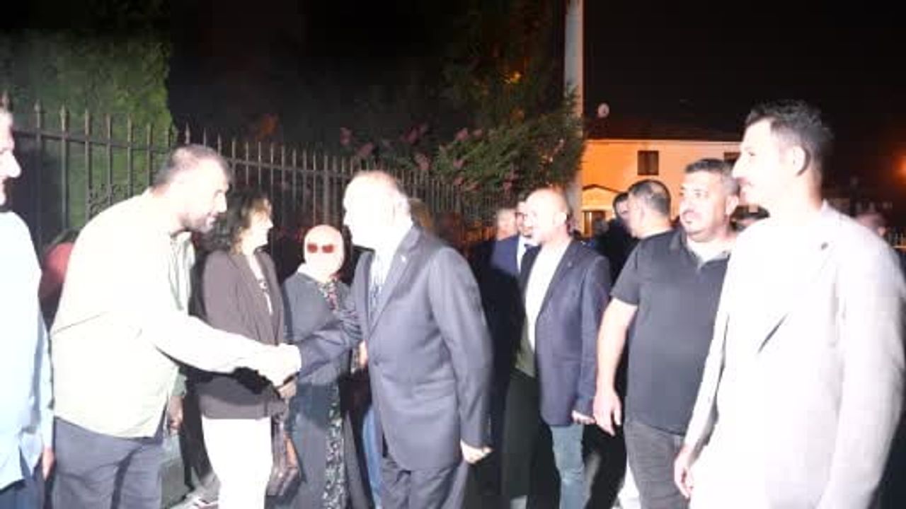 Düzce'de mahalle sohbetinde özlü'den altyapı ve asfalt önceliği