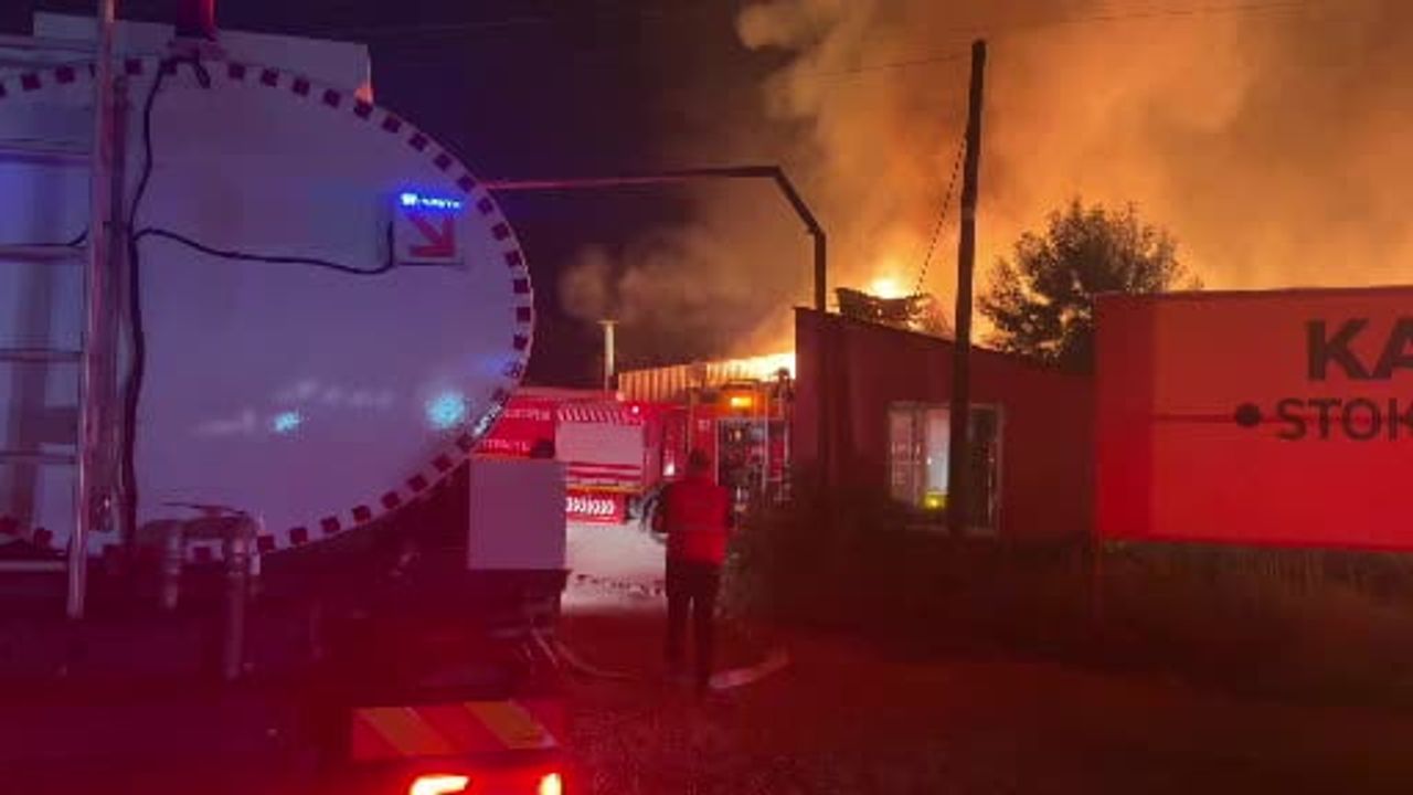 Düzce’de üretim tesisinde yangın alarmı: itfaiye ekipleri sahada
