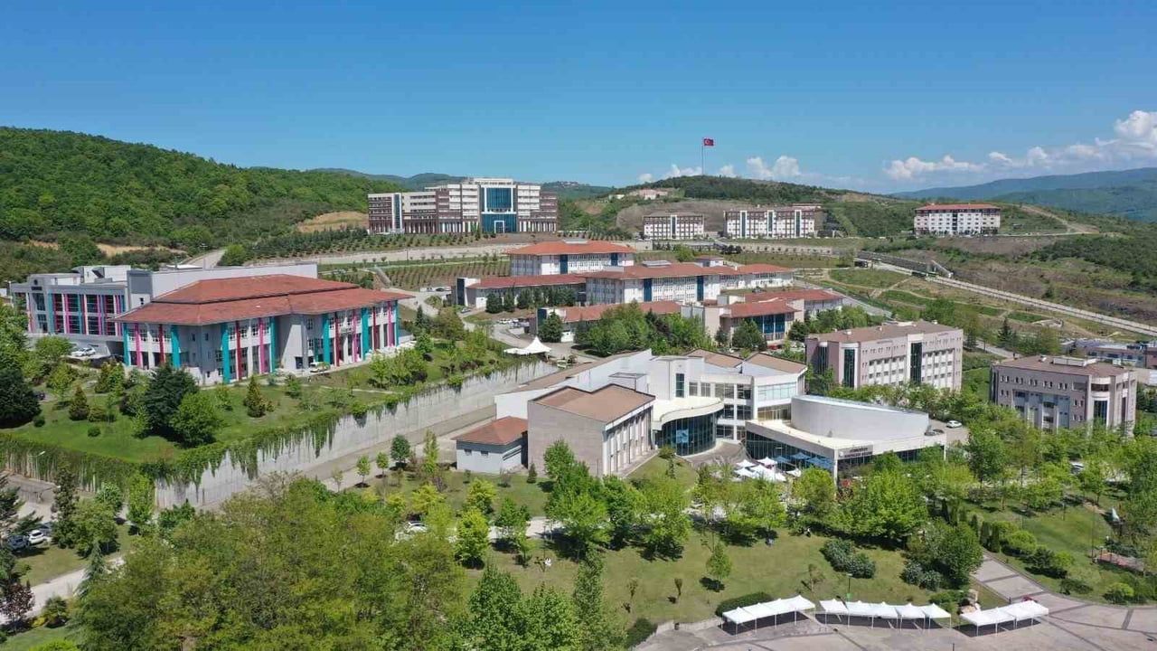 Düzce eğitim fakültesi mezunları AGS'de ülke çapında sıralarda yer aldı