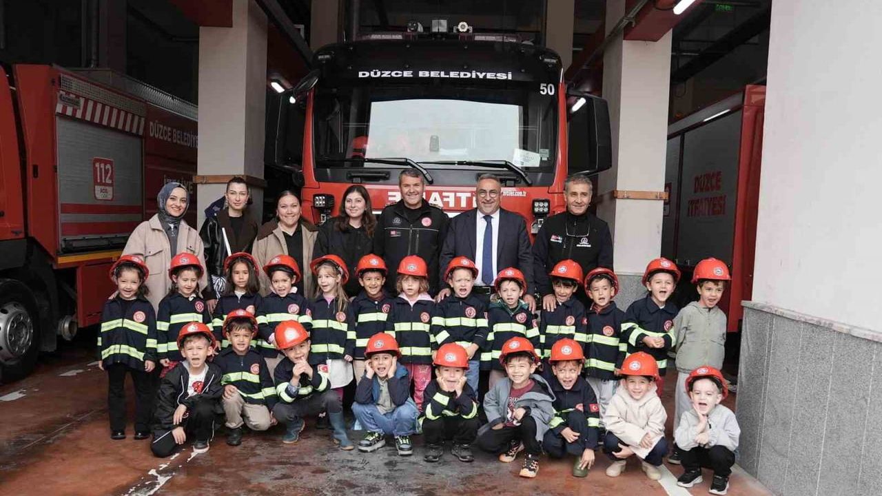 düzce itfaiye müdürlüğünde minik ziyaretçiler