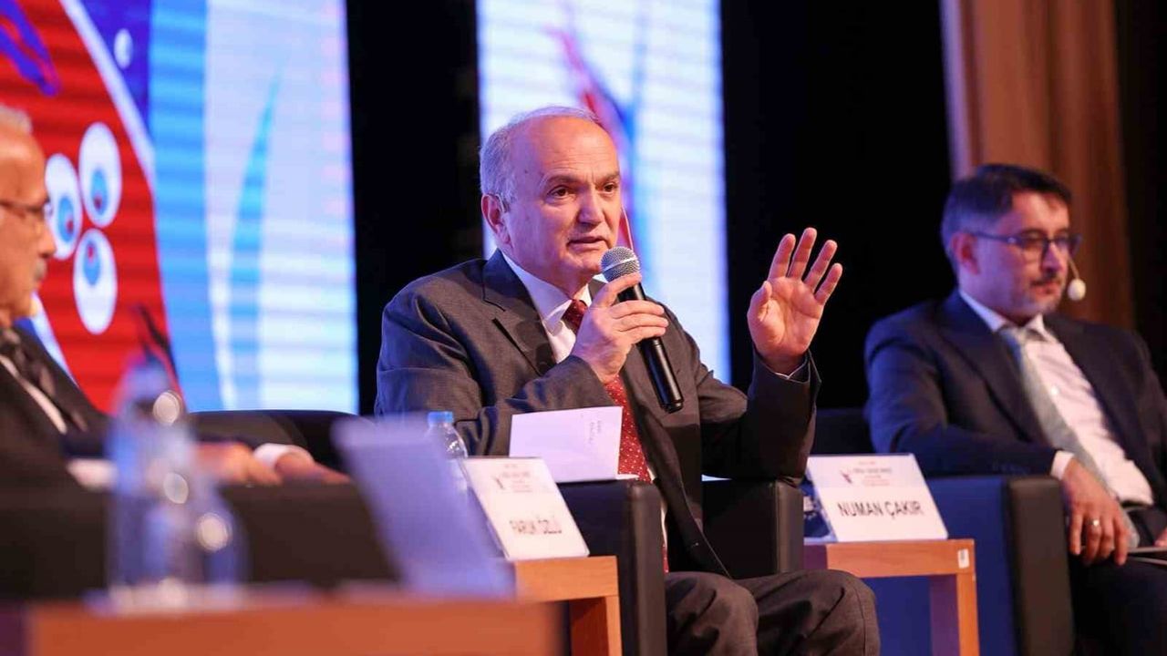 Düzce'yi Batı Karadeniz'in çekim merkezine dönüştürme hedefini Bursa'da açıkladı