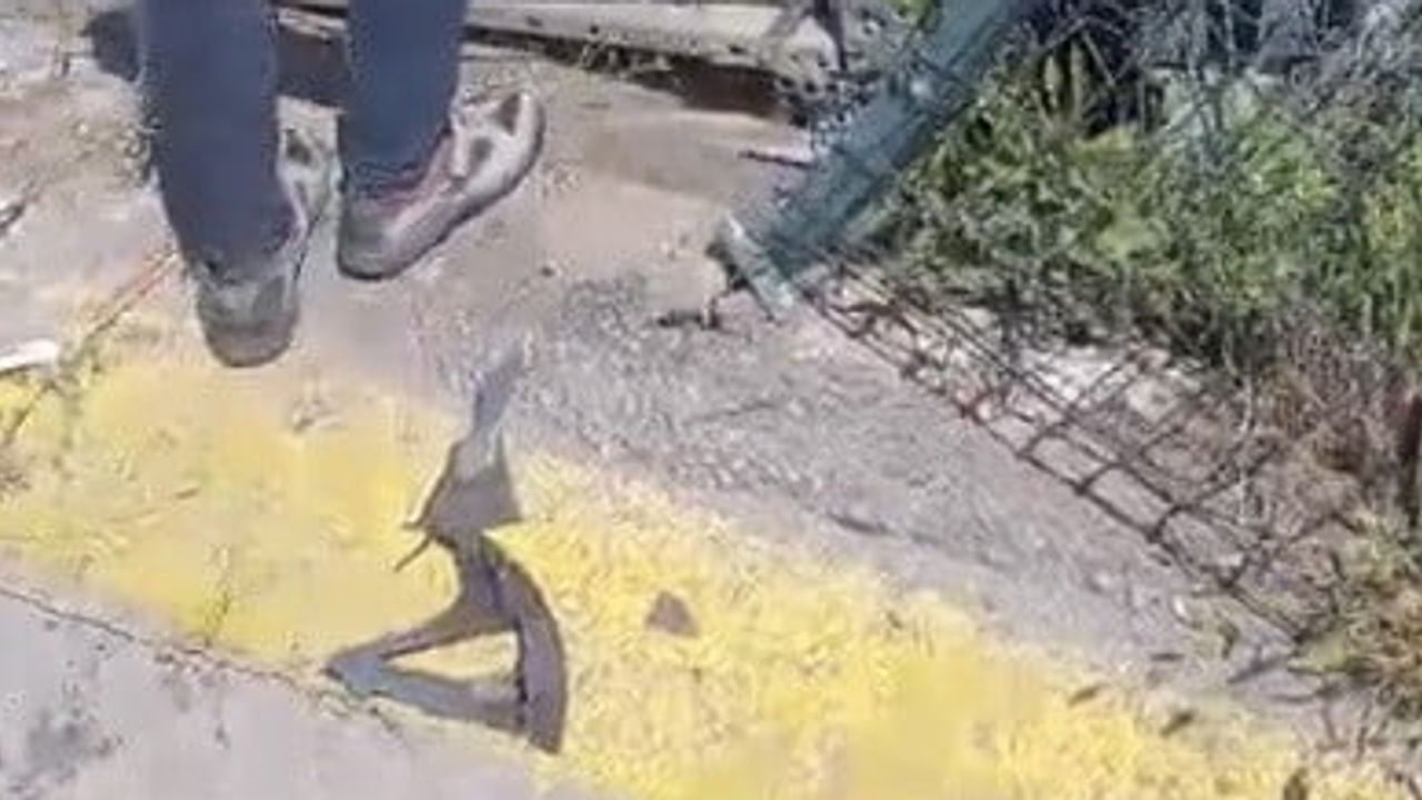 Düziçi'nde iki otomobil çarpıştı, araç kenardaki kanala düştü