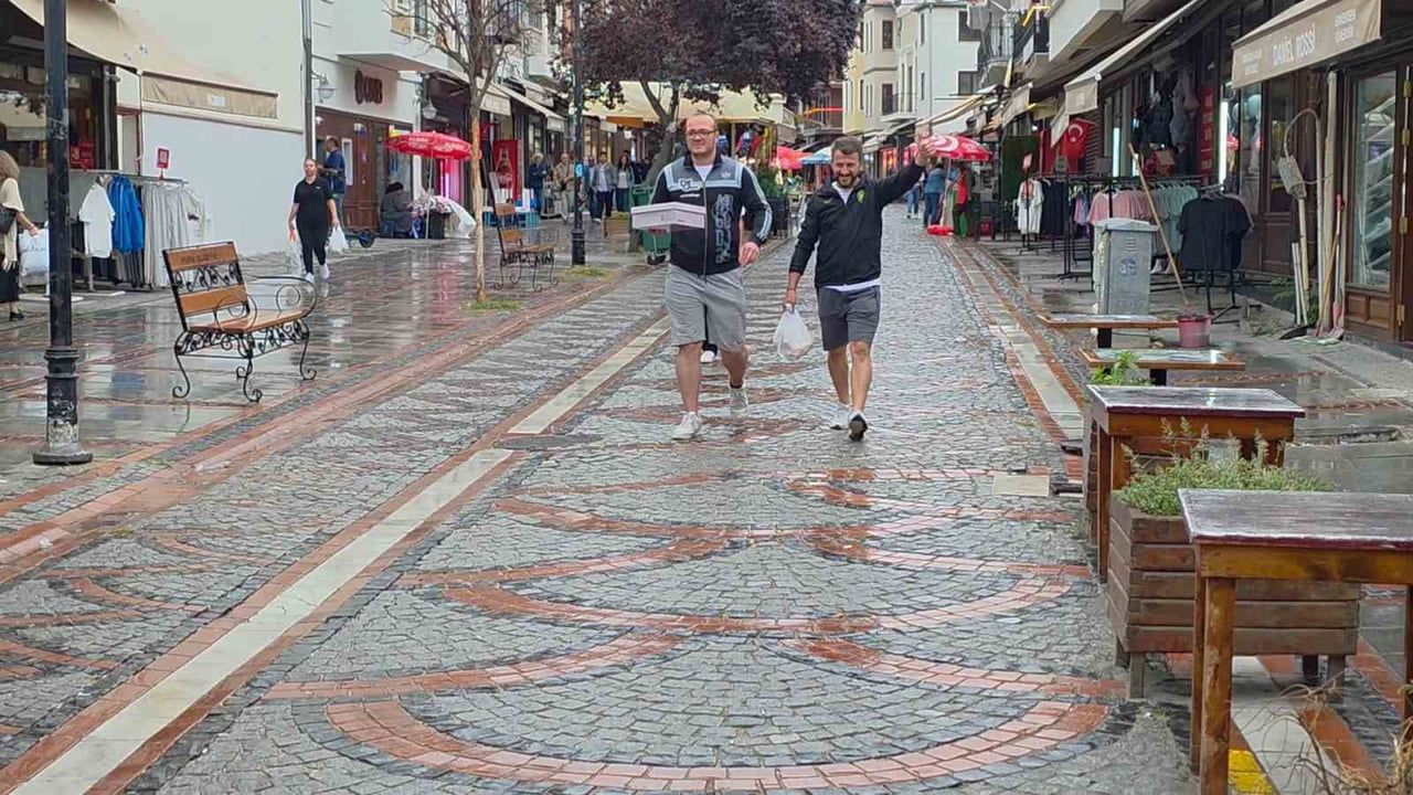 Edirne'de sıcaklık 33'ten 17'ye düştü, yağmur rahatlattı