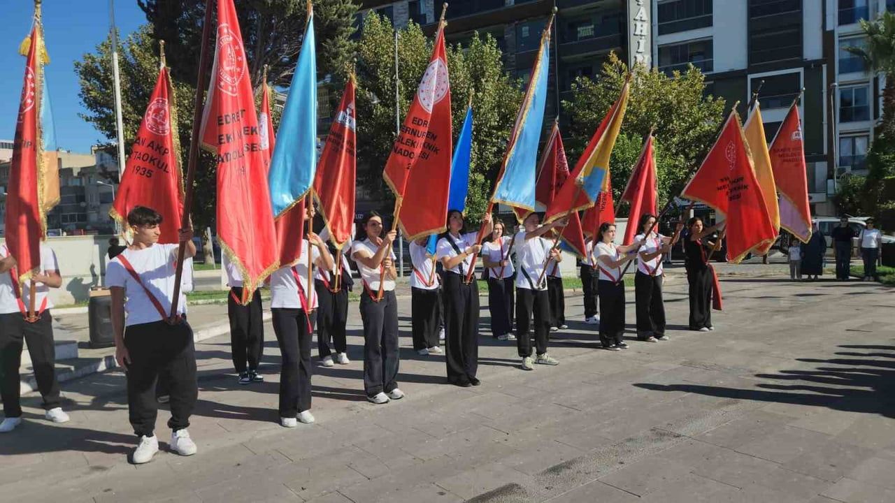 Edremit’te eğitim bayramı: öğrenciler ilk ders günü coşkusunu paylaştı