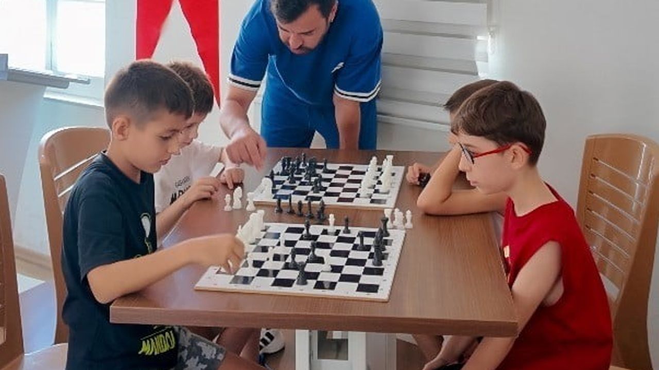 Efeler'de gençlik merkezinde ücretsiz atölye dönemi başladı
