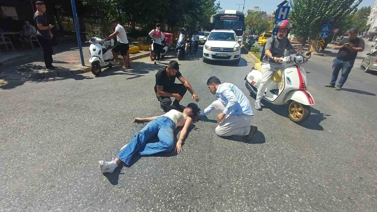Efeler'de panik frenin sonucu: motosiklet sürücüsü 3 metre sürüklendi