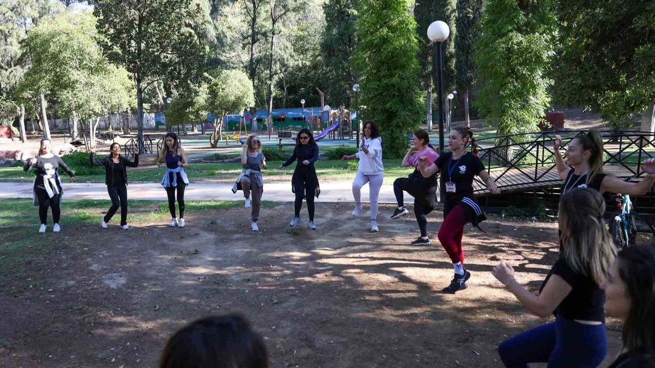 Efeler'de Pınarbaşı'nda sabah sporuyla güne enerjik başlangıç