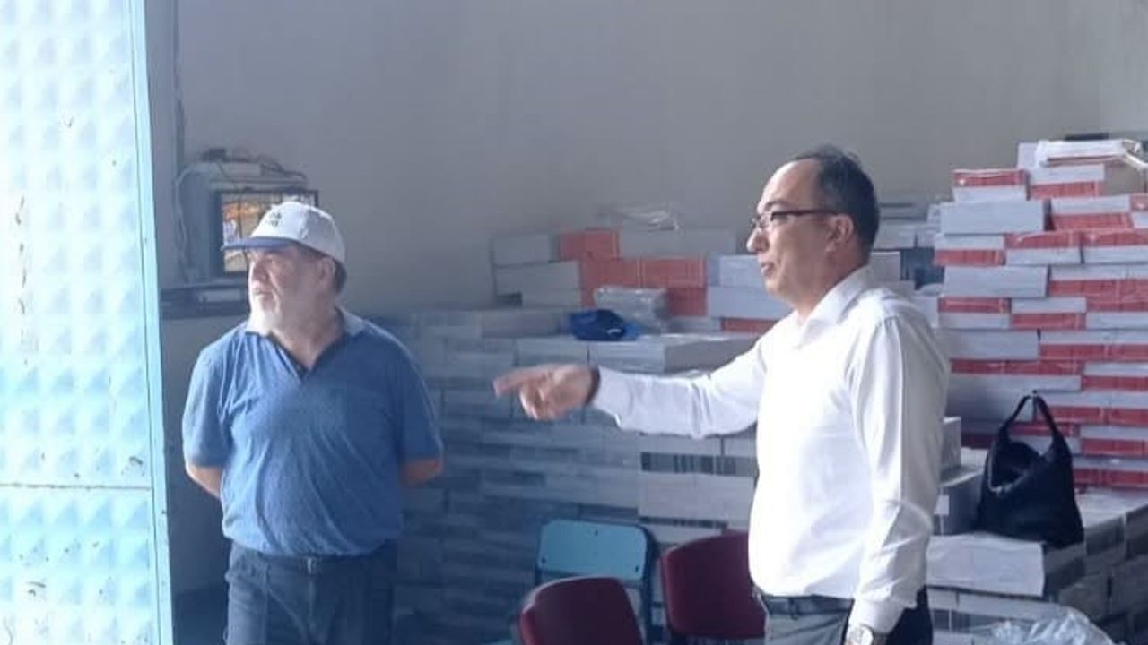 Efeler'de yeni eğitim yılına hazırlık: ücretsiz ders kitapları okullara ulaştı