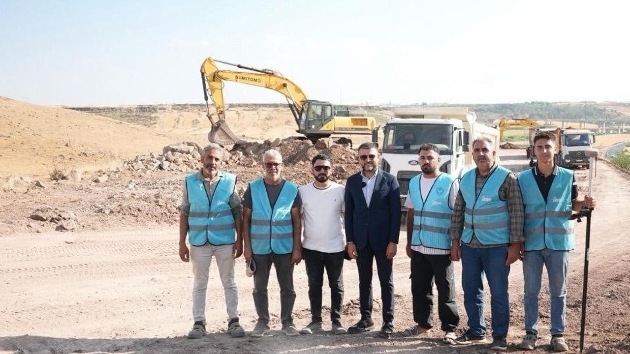 Eğil'de güvenli ulaşım için başlatılan yol çalışmaları