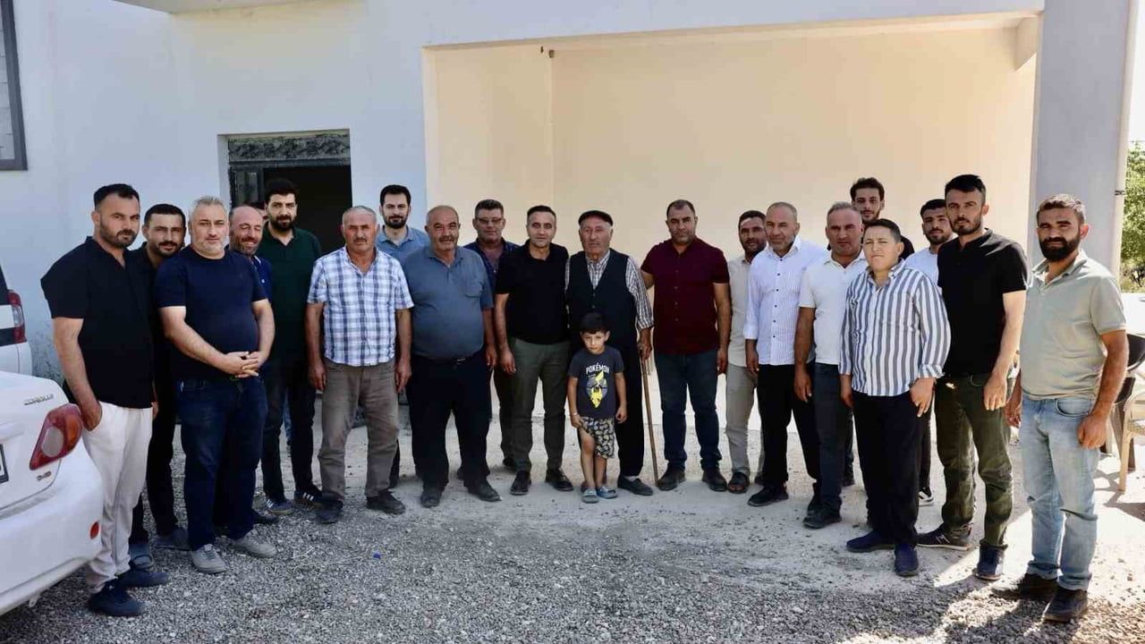Eğin mahallesinde ulaşım rahatlıyor: 2 bin 200 metrelik sathi kaplama sürüyor