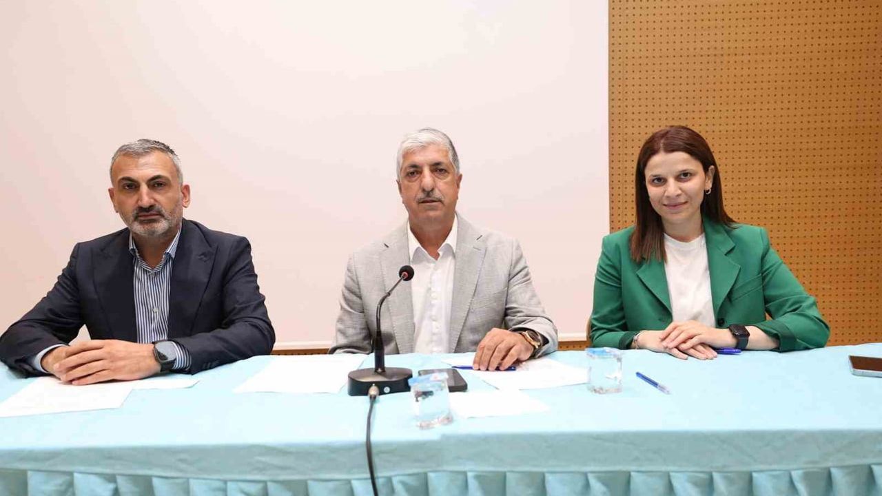 Eğitim yılına hazırlık: Dilovası'nda birinci sınıflara kırtasiye ve kıyafet desteği