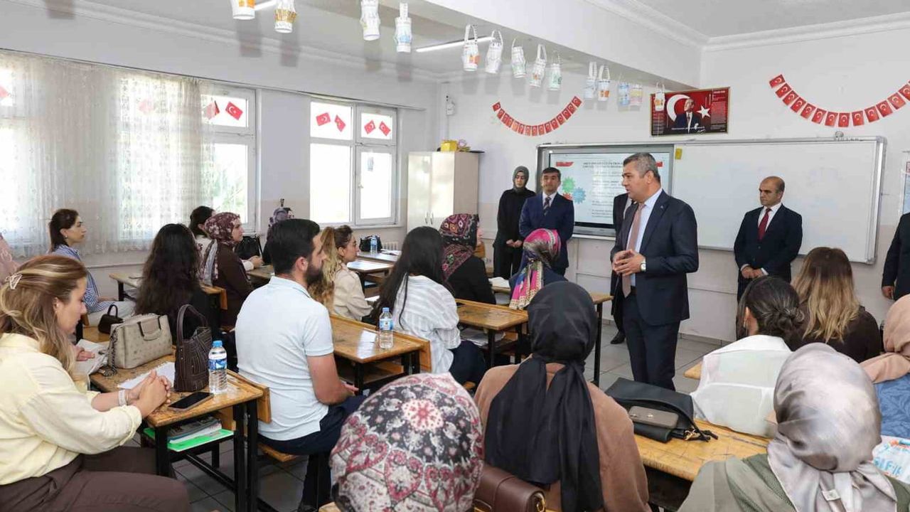 Eğitimde yeni ufuk: Türkiye yüzyılı maarif modeli Palandöken'de masaya yatırıldı