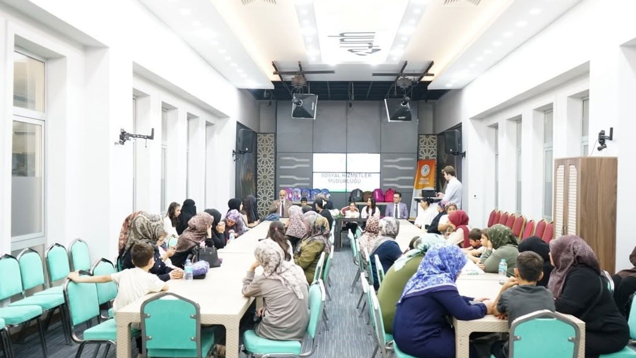 Eğitime yatırım: Yeşilyurt Belediyesi ihtiyaç sahibi öğrencilere kırtasiye desteği verdi