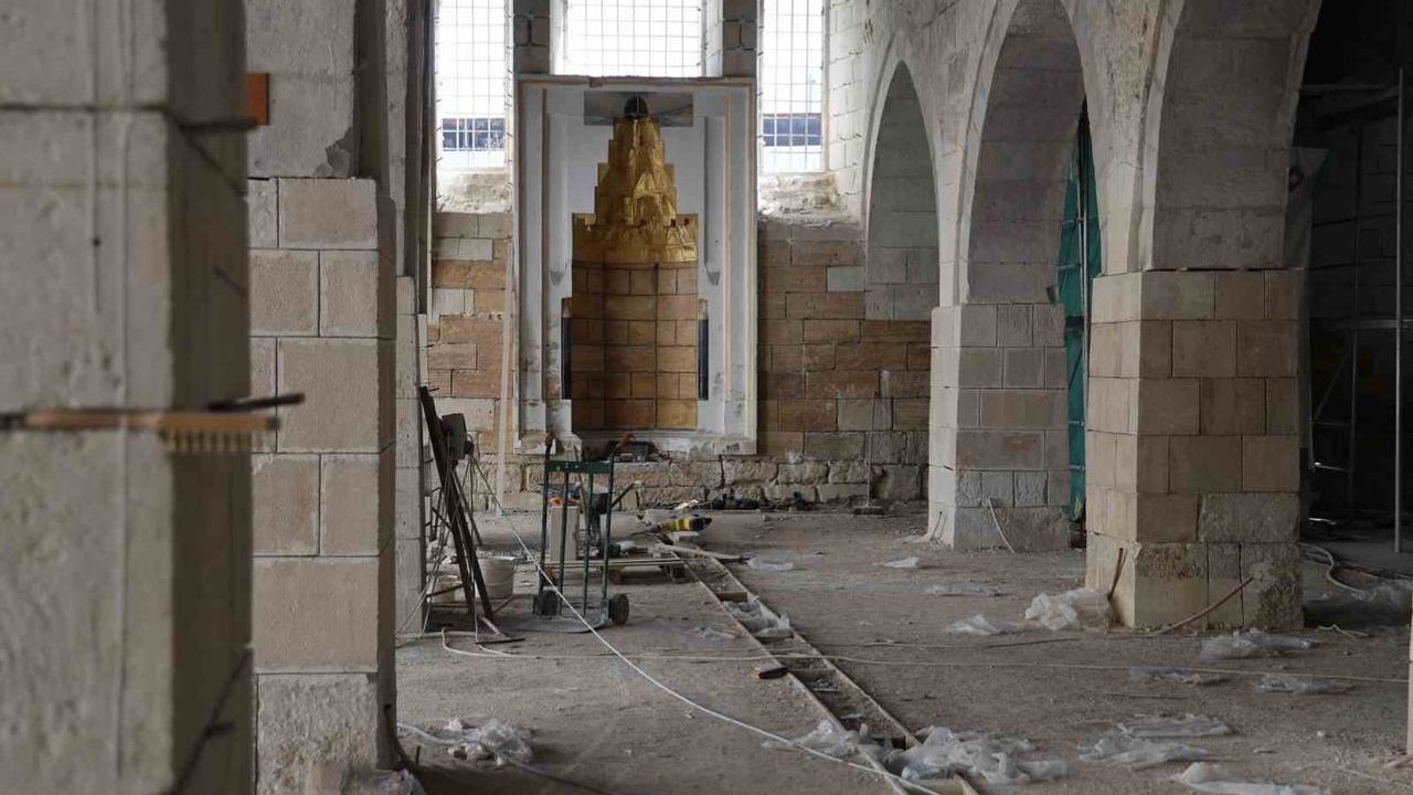 Eğri minarenin çanakları: Sivas Ulu Camii'nde süsleme geleneği gün yüzüne çıktı