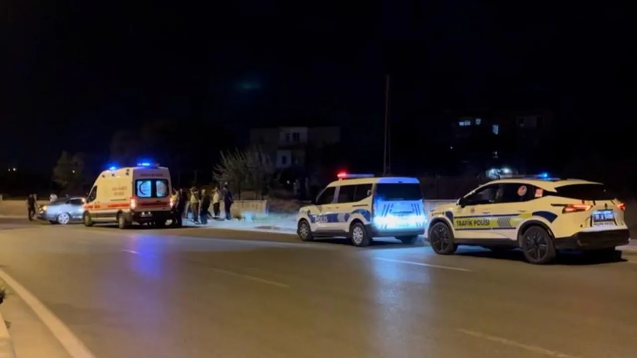 Eğribucak'ta kontrolden çıkan otomobil duvara çarptı, sürücü yaralandı